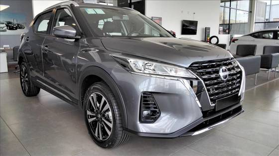 NISSAN KICKS PLAY 2025