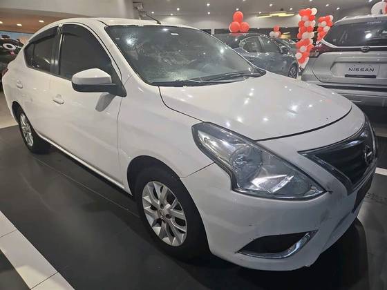 NISSAN VERSA 2017