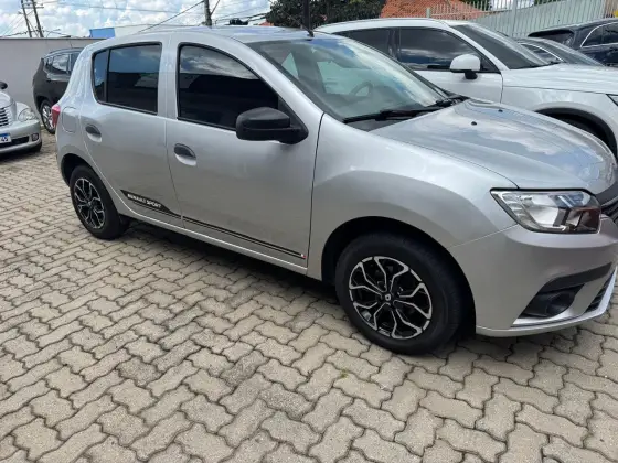 RENAULT SANDERO 2021