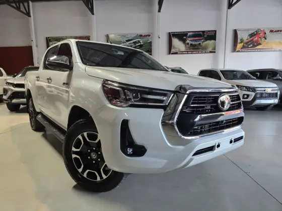 TOYOTA HILUX 2024