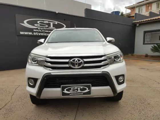 TOYOTA HILUX 2016