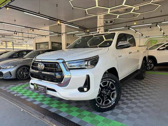 TOYOTA HILUX 2024