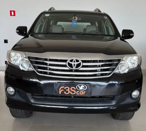 TOYOTA HILUX SW4 2013