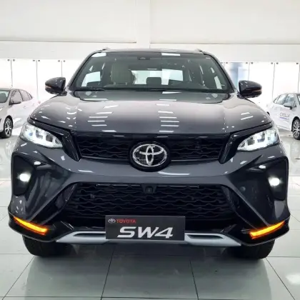 TOYOTA HILUX SW4 2025