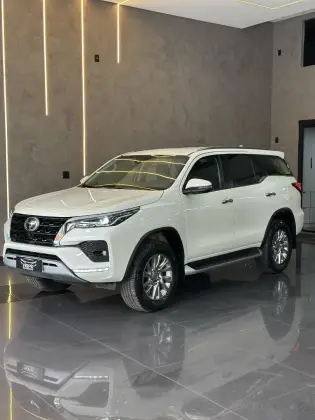 TOYOTA HILUX SW4 2022