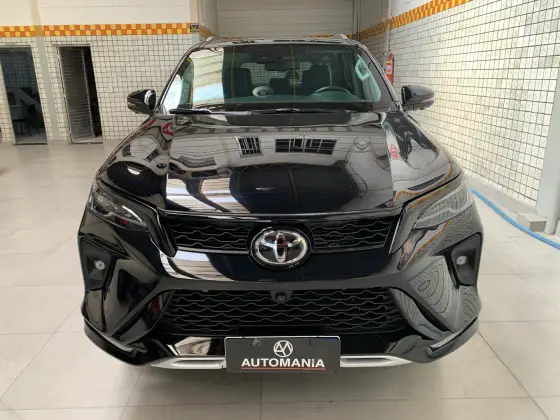 TOYOTA HILUX SW4 2025