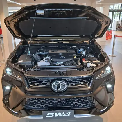 TOYOTA HILUX SW4 2025