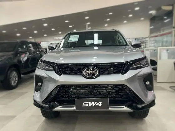 TOYOTA HILUX SW4 2025