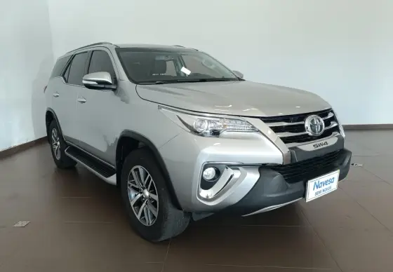 TOYOTA HILUX SW4 2017