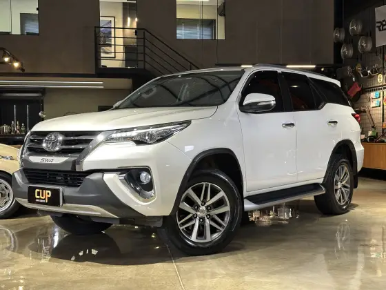 TOYOTA HILUX SW4 2017
