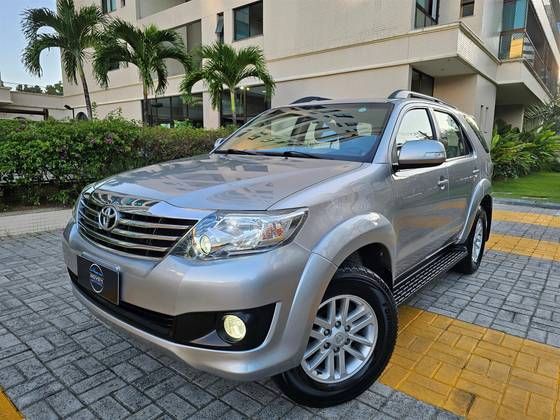 TOYOTA HILUX SW4 2015