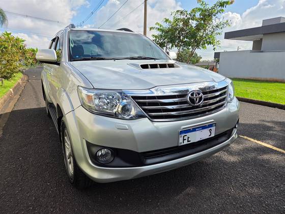 TOYOTA HILUX SW4 2012