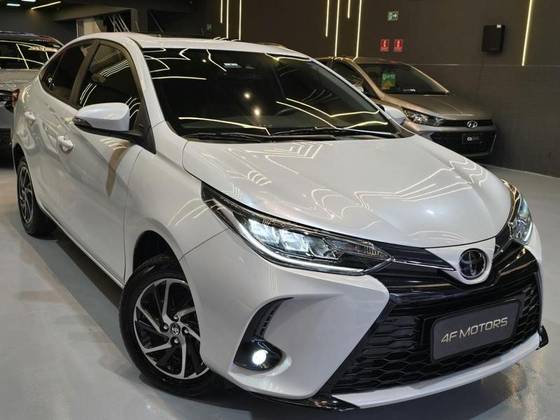 TOYOTA YARIS 2024