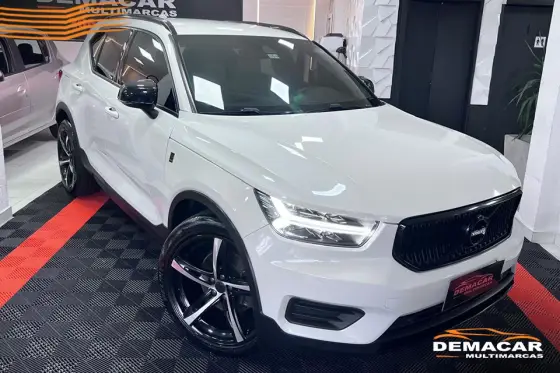 VOLVO XC40 2019