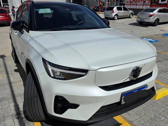 VOLVO XC40 2023