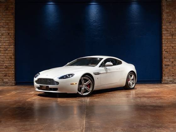 ASTON MARTIN VANTAGE 2011