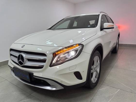 MERCEDES-BENZ GLA 200 2017