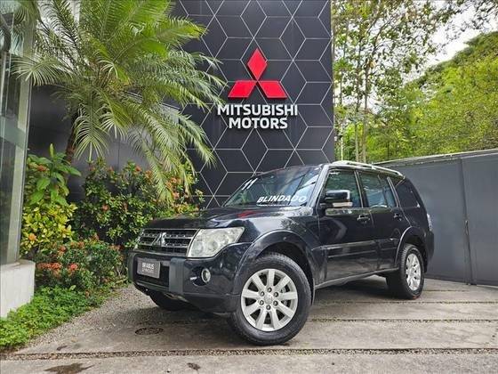 MITSUBISHI PAJERO FULL 2011