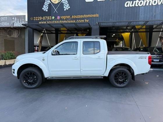 NISSAN FRONTIER 2013