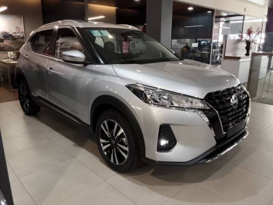 NISSAN KICKS PLAY 2025