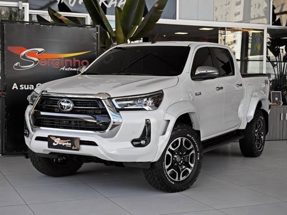 TOYOTA HILUX 2024