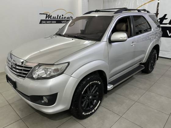 TOYOTA HILUX SW4 2012