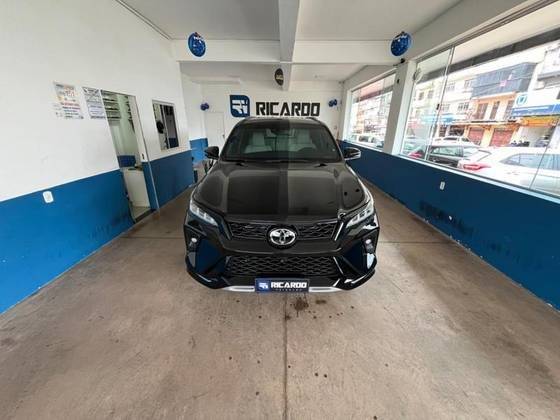 TOYOTA HILUX SW4 2024