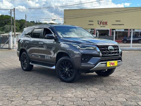 TOYOTA HILUX SW4 2022