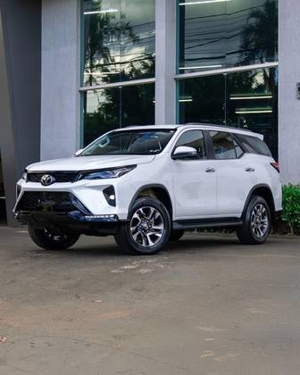 TOYOTA HILUX SW4 2025