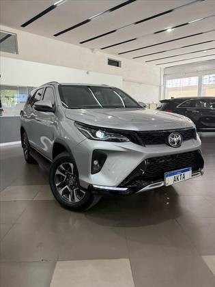 TOYOTA HILUX SW4 2024