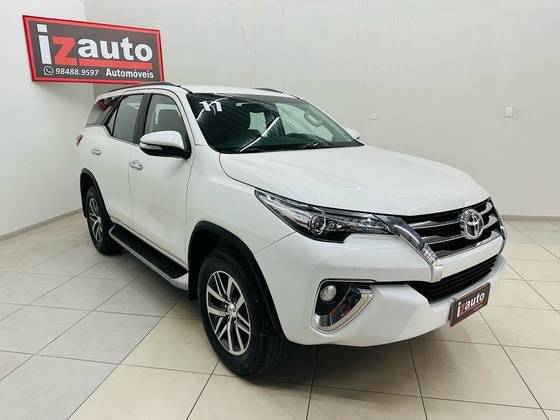 TOYOTA HILUX SW4 2017