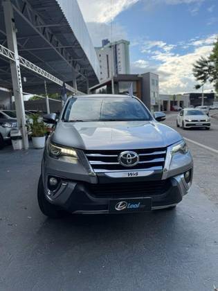 TOYOTA HILUX SW4 2017