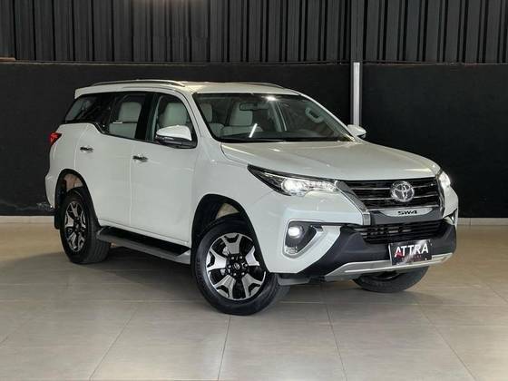 TOYOTA HILUX SW4 2019