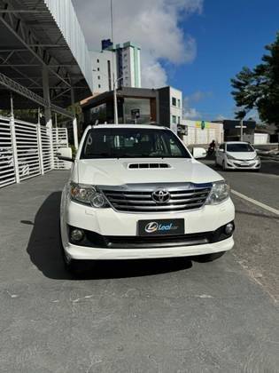 TOYOTA HILUX SW4 2013