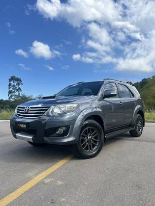 TOYOTA HILUX SW4 2012