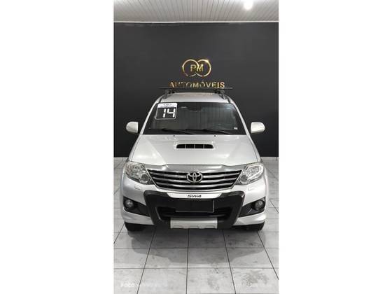 TOYOTA HILUX SW4 2014