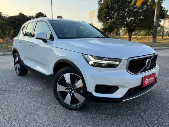 VOLVO XC40 2021