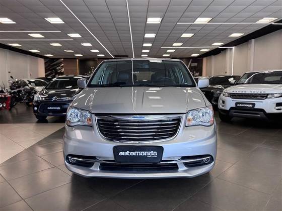 CHRYSLER TOWN & COUNTRY 2012