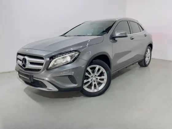 MERCEDES-BENZ GLA 200 2015