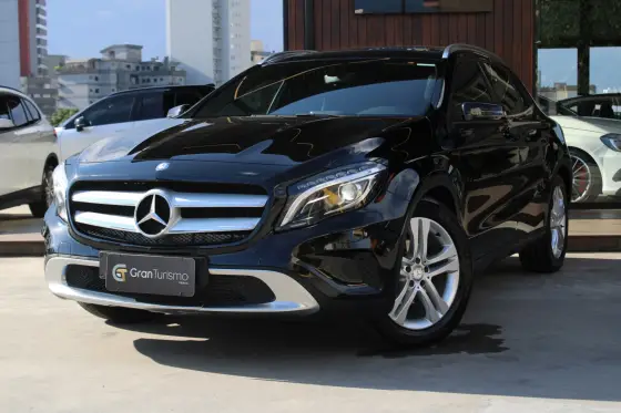 MERCEDES-BENZ GLA 200 2015