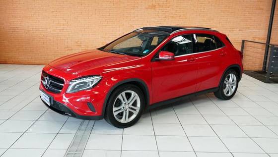 MERCEDES-BENZ GLA 200 2015