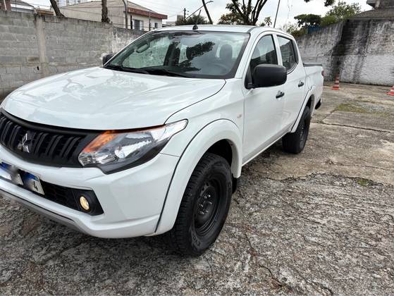 MITSUBISHI L200 TRITON 2023