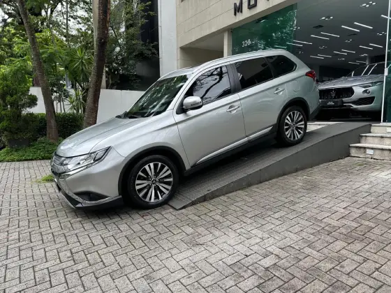 MITSUBISHI OUTLANDER 2021