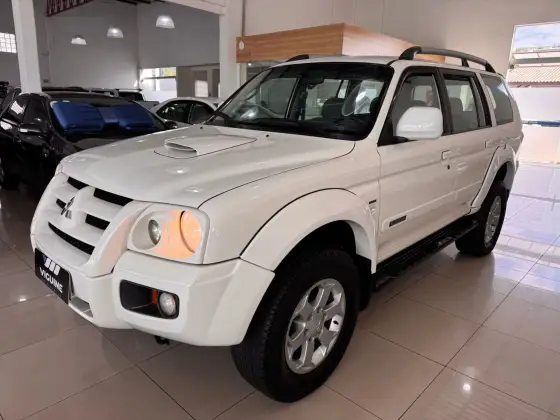 MITSUBISHI PAJERO 2011