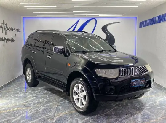 MITSUBISHI PAJERO 2012