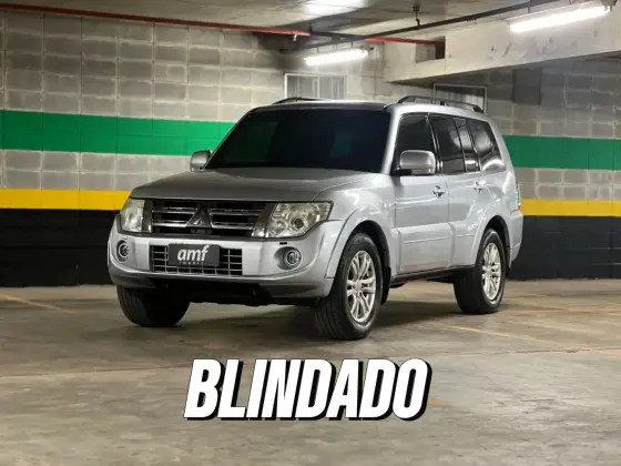 MITSUBISHI PAJERO FULL 2012