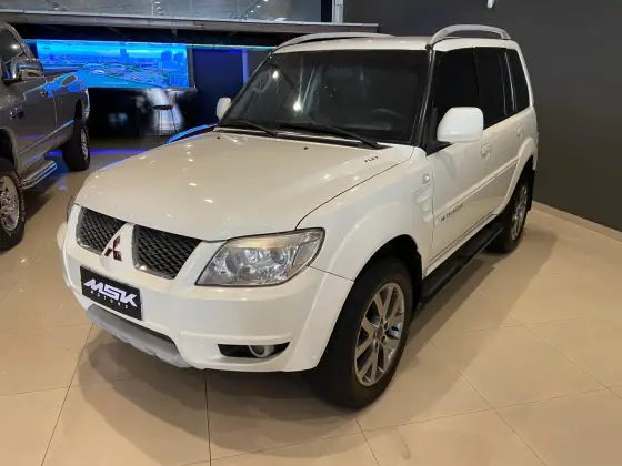 MITSUBISHI PAJERO TR4 2011