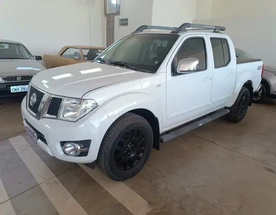 NISSAN FRONTIER 2015