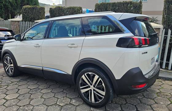 PEUGEOT 5008 2019