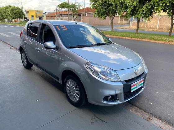 RENAULT SANDERO 2013